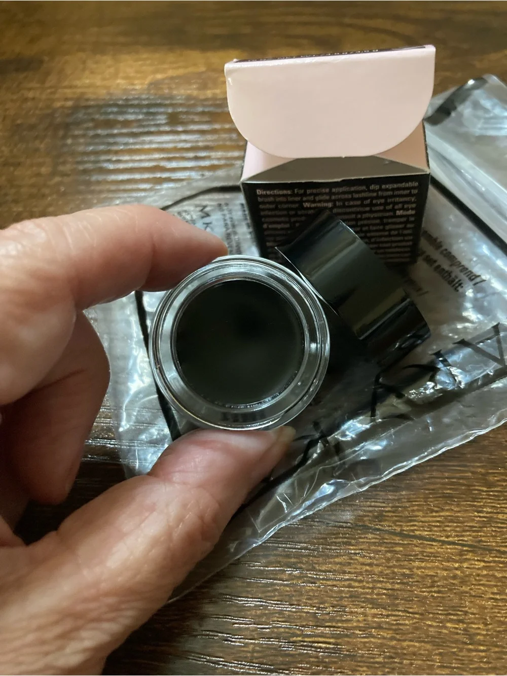 Mary Kay Gel Eyeliner — Black Jar with White Logo